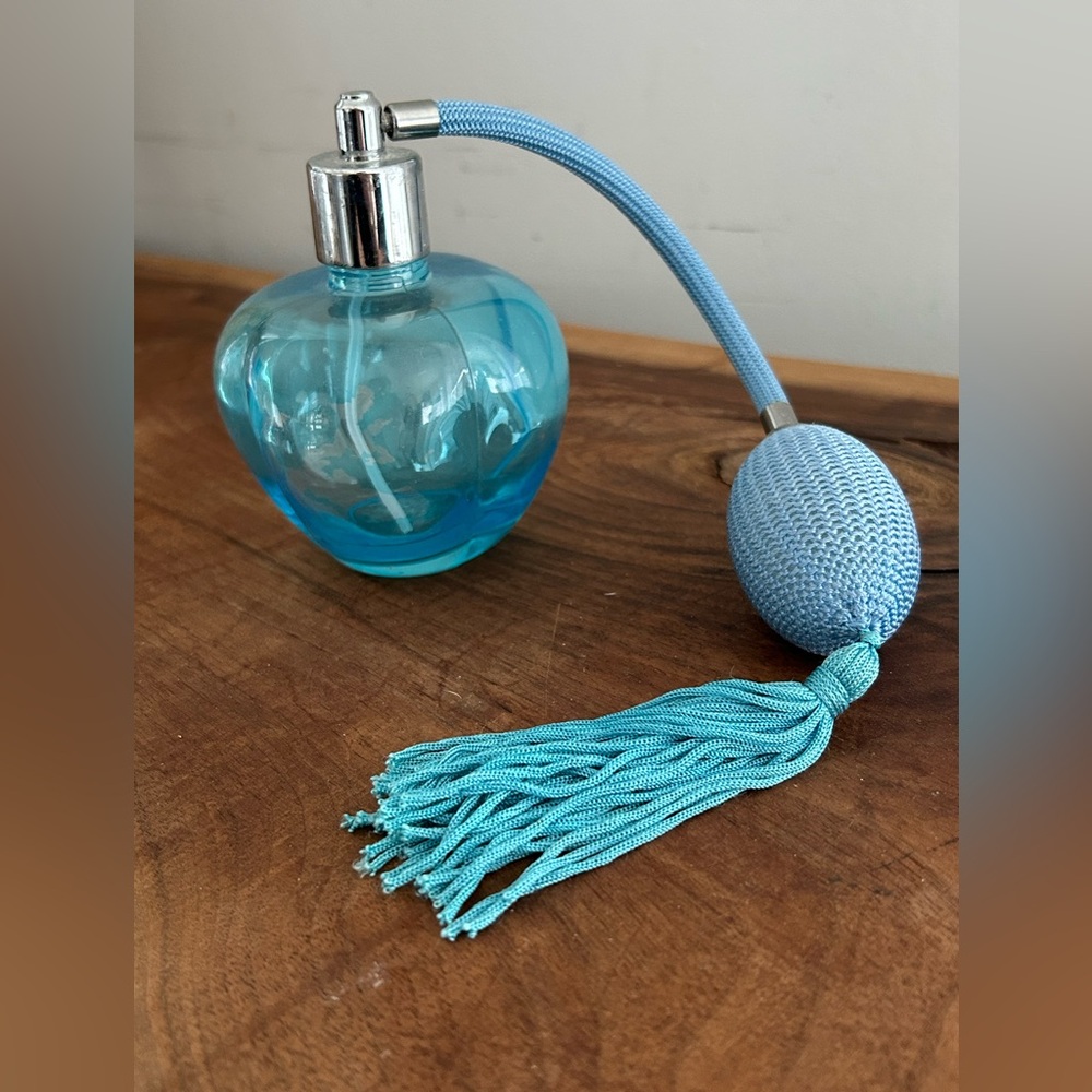 Blue Glass Atomizer Perfume Bottle with Tassel Pump Accent